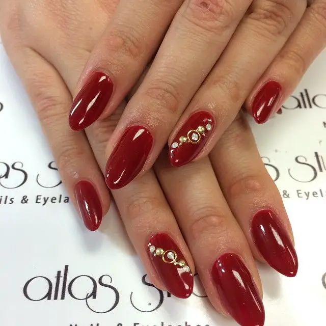 The top red and gold nails designs to try