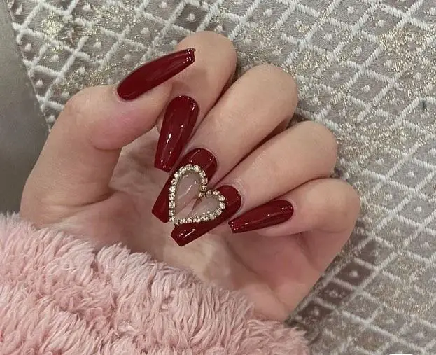 The top red and gold nails designs to try