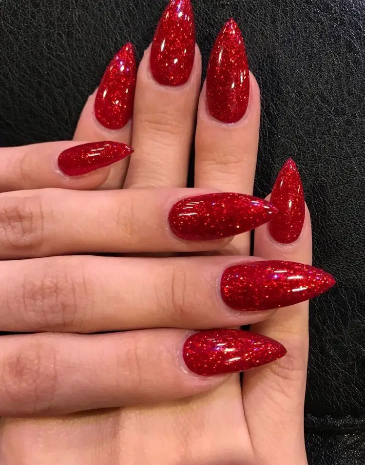 The top red and gold nails designs to try