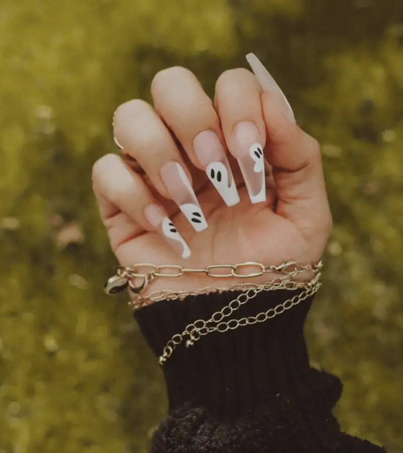 The best Halloween ghost nails designs to do