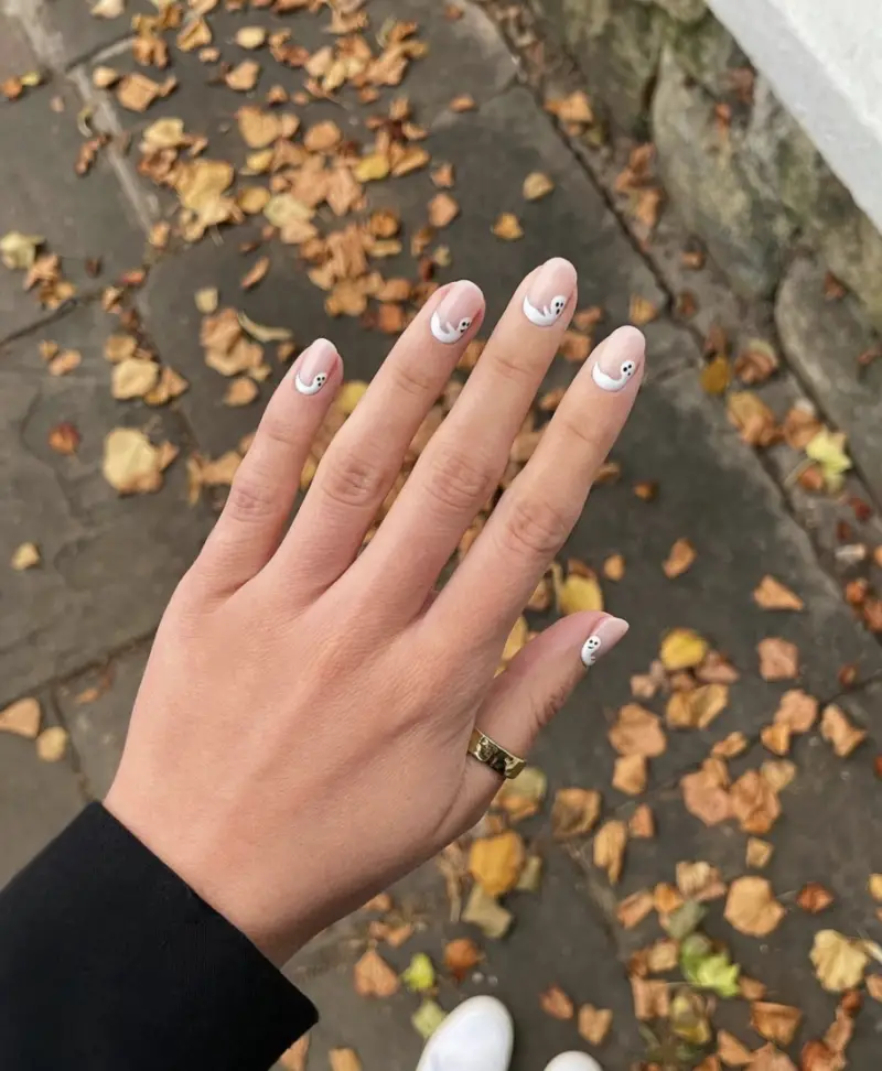 The best Halloween ghost nails designs to do