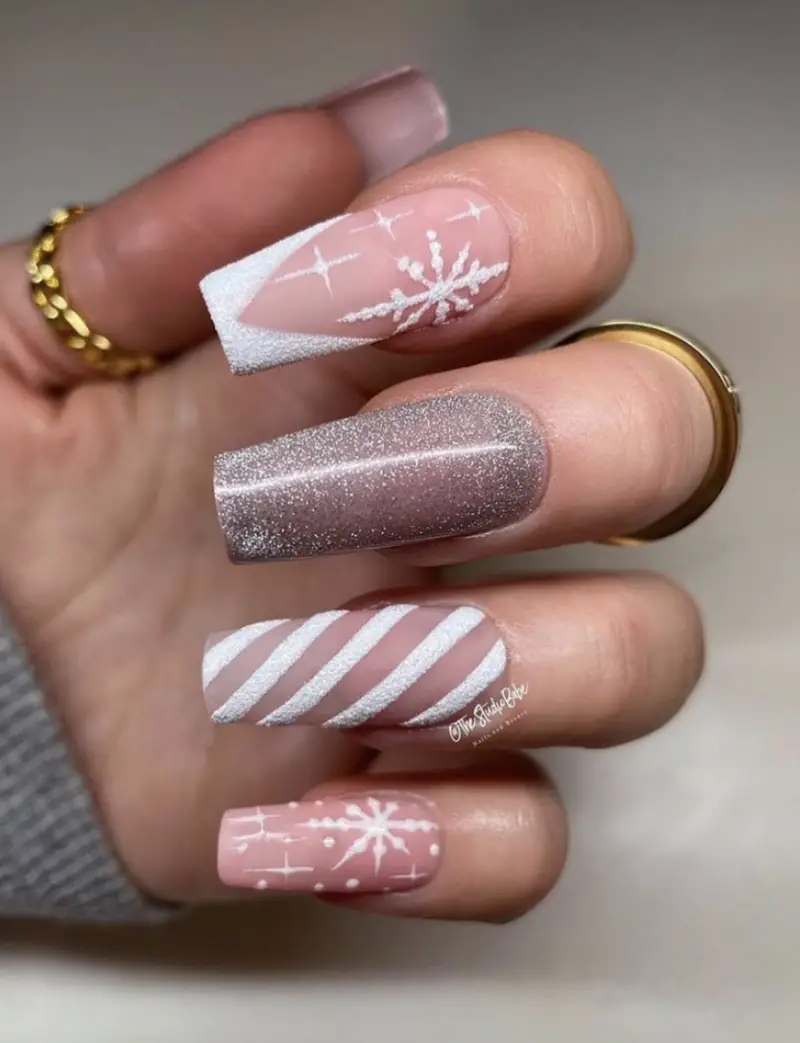 The best Christmas nails, Christmas nail designs, and Christmas nail ideas to try this year