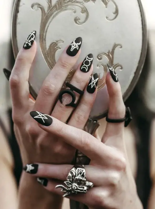 The best Halloween nails designs to try this year