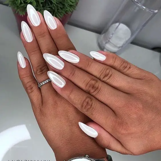 White valentine's nails