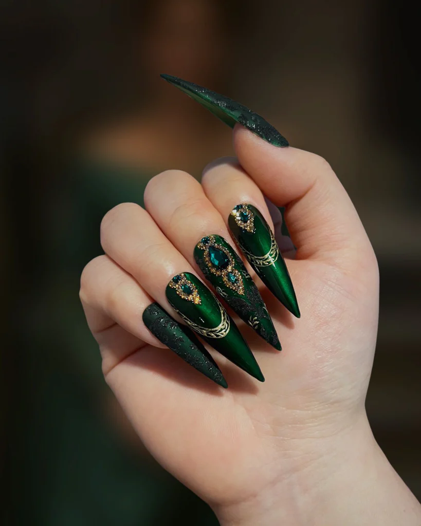 Emerald green nails and emerald green nail designs to try