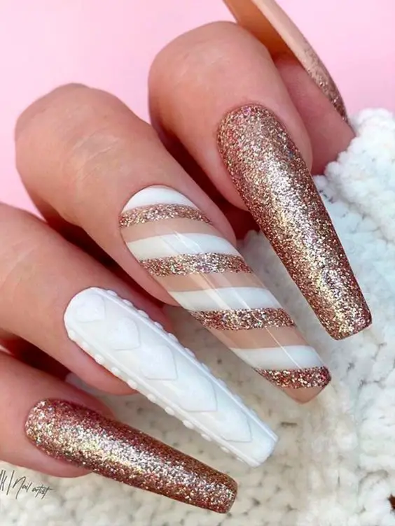 The best Christmas nails, Christmas nail designs, and Christmas nail ideas to try this year