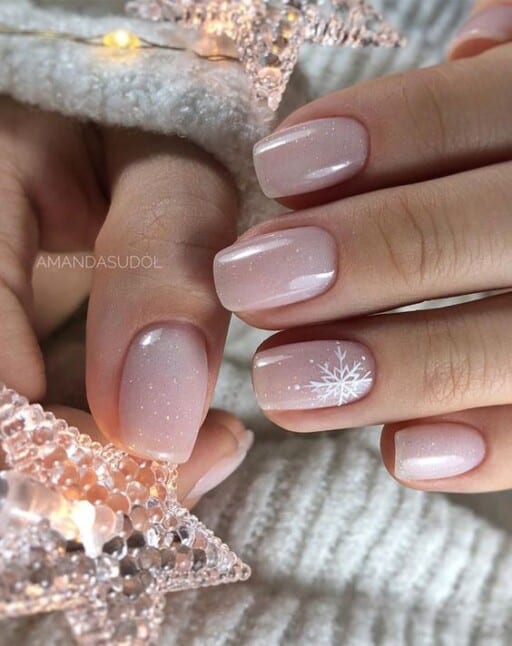 The best Christmas nails, Christmas nail designs, and Christmas nail ideas to try this year