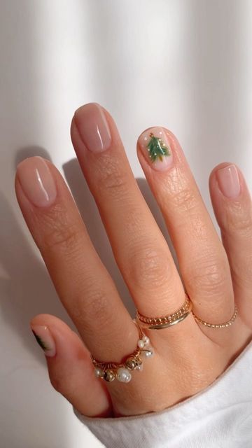 Christmas tree nails | Christmas tree nail art | Christmas tree nail designs | Christmas tree nail ideas