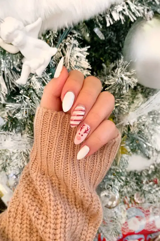 The best Christmas nails, Christmas nail designs, and Christmas nail ideas to try this year