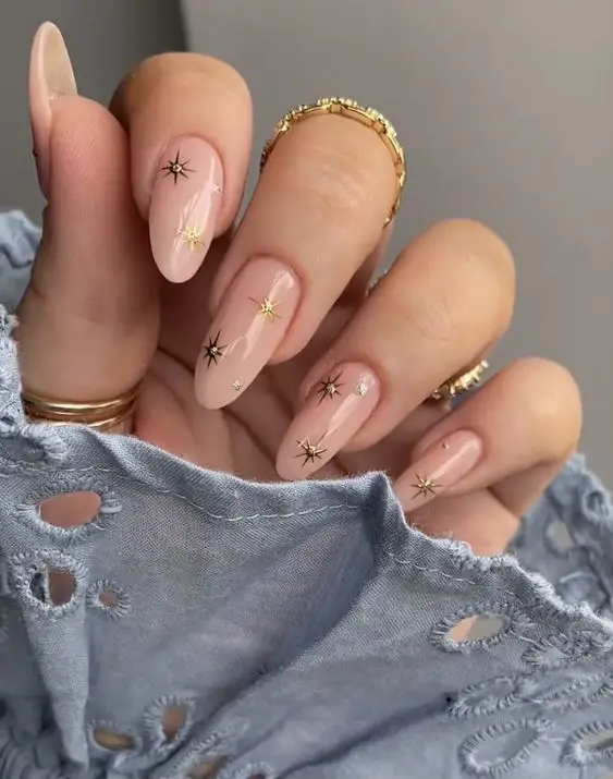 The prettiest pink rose nails and rose nail designs for your next manicure