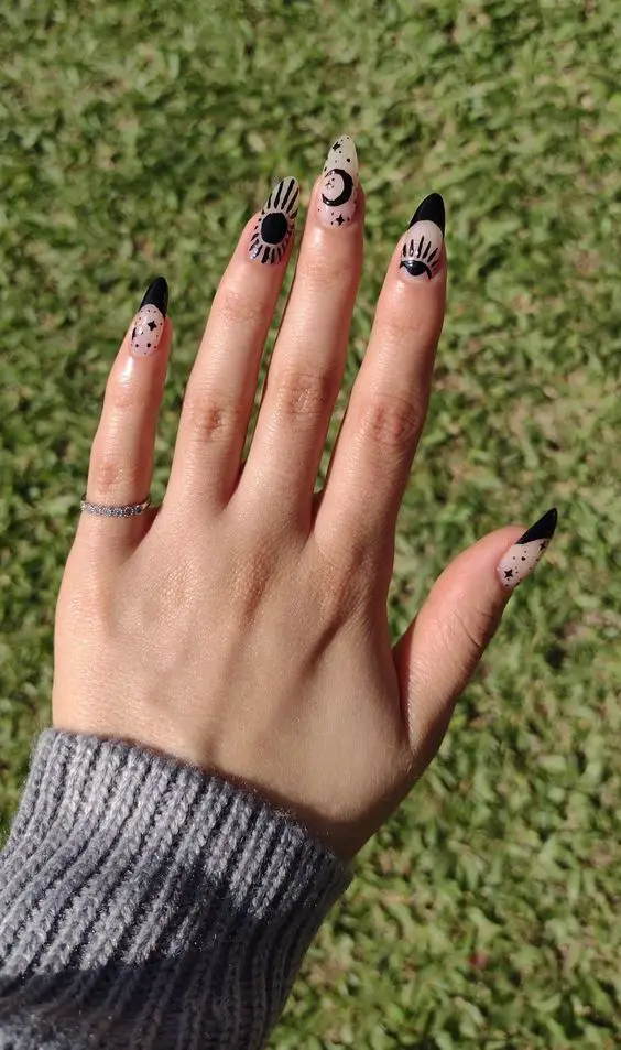 The best witchy nails for a grunge look