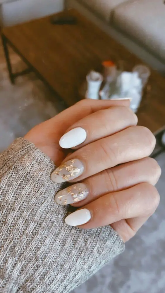 White and gold nails | White and gold nail designs | white and gold nail ideas