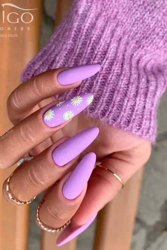 The best daisy nails and daisy nail designs for a delicate manicure