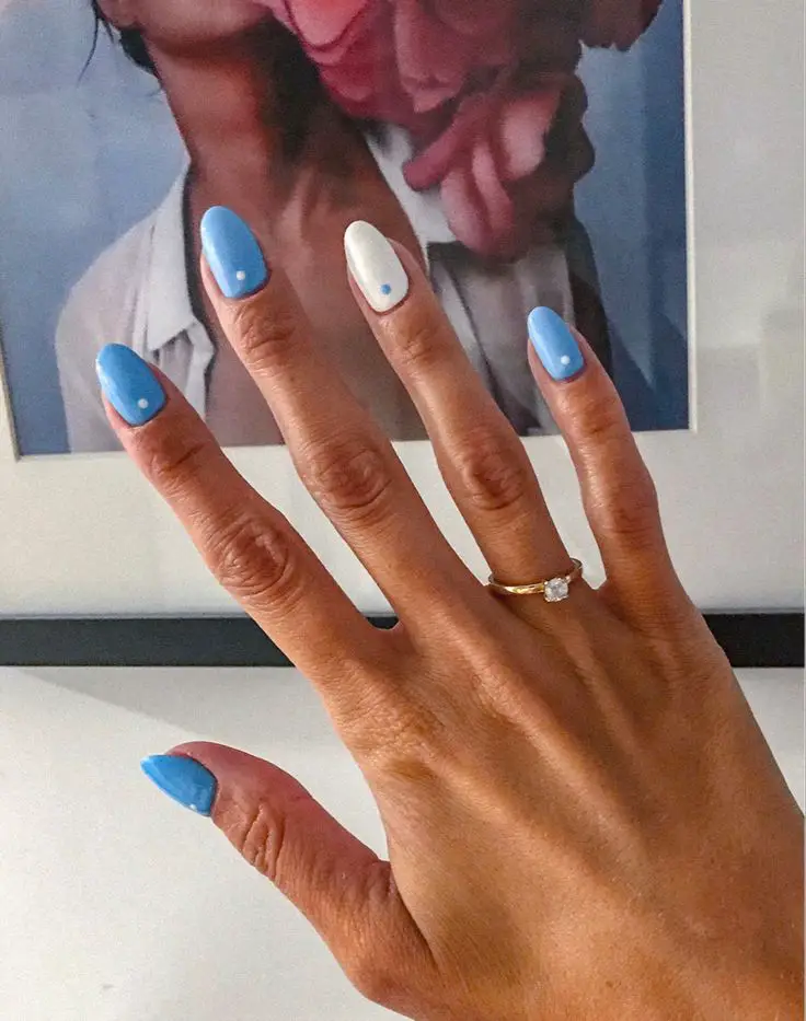 blue and white nails, white and blue nails, blue nails, white nails