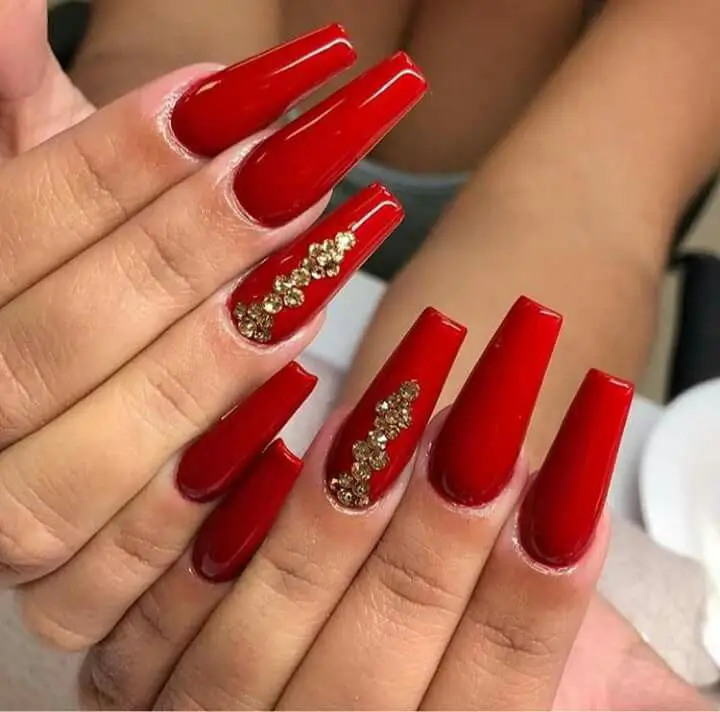 The top red and gold nails designs to try