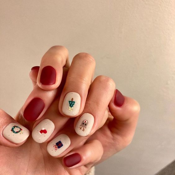 The best red and green nails and red and green nail designs for Christmas to copy | Christmas nails that are trending this year