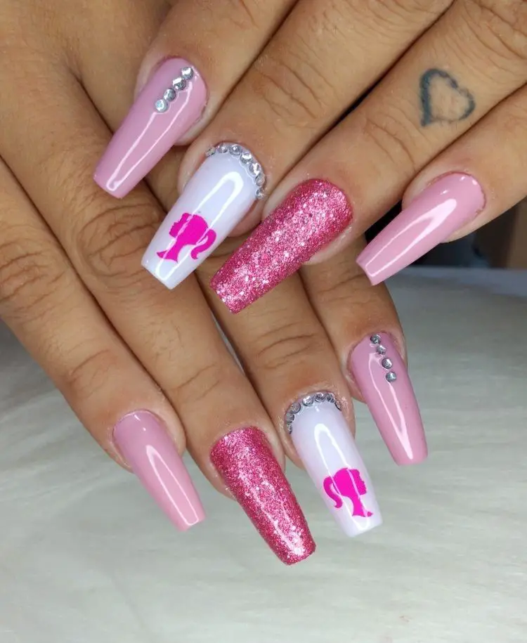 The best barbie nails for the barbiecore aesthetic