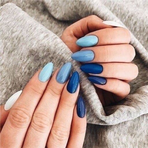 natural looking acrylic nails