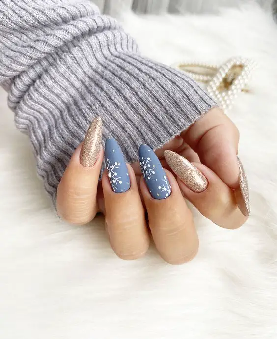 The best Christmas nails, Christmas nail designs, and Christmas nail ideas to try this year