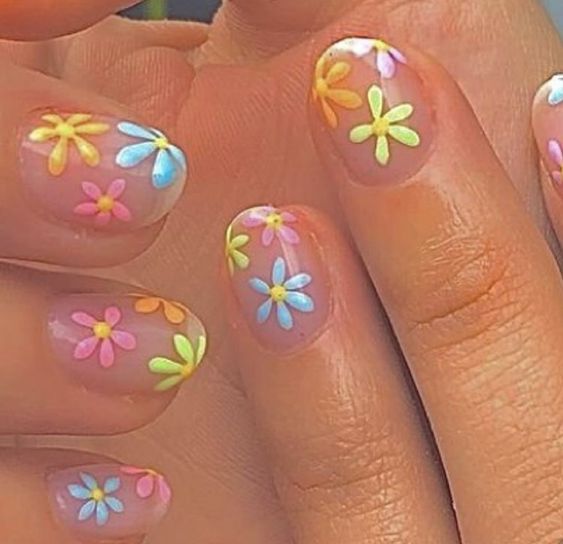 The prettiest pastel nails and pastel nail designs to try