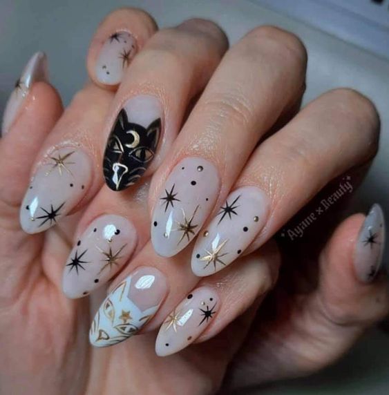 The best witchy nails for a grunge look