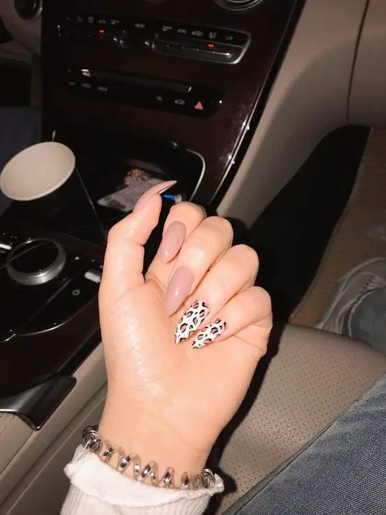 The top leopard nails, leopard print nails, cheetah print nails, cheetah nails, and animal print nails in general