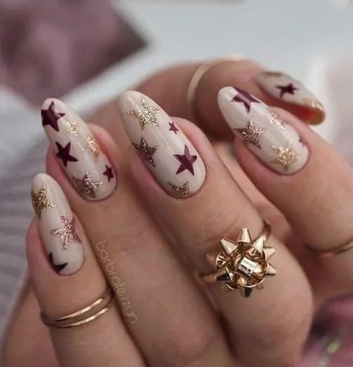 The best Christmas nails, Christmas nail designs, and Christmas nail ideas to try this year