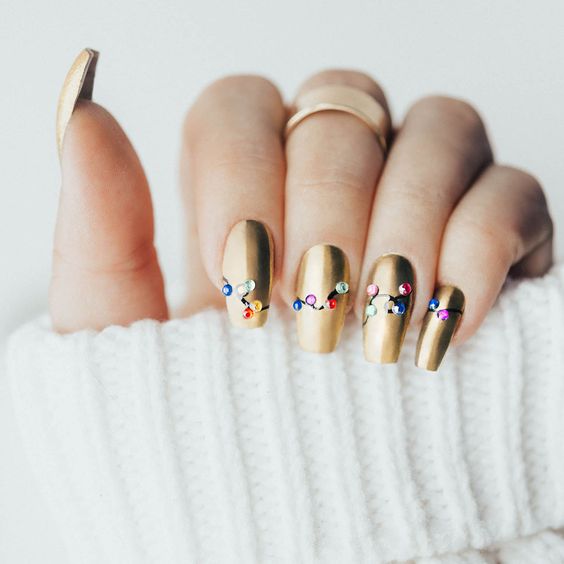 The best Christmas nails, Christmas nail designs, and Christmas nail ideas to try this year