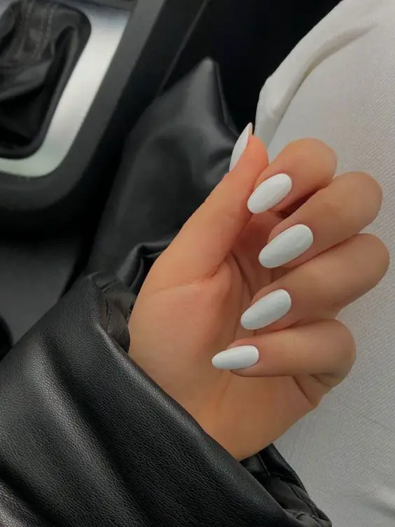 White valentine's nails