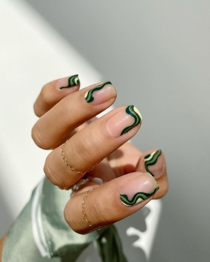 Emerald green nails and emerald green nail designs to try