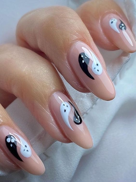 The best Halloween ghost nails designs to do