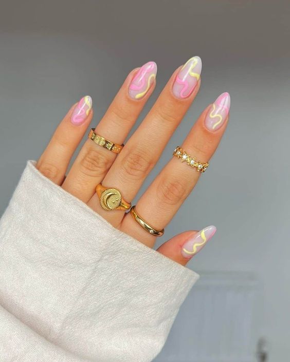 Gorgeous May nails for a spring manicure