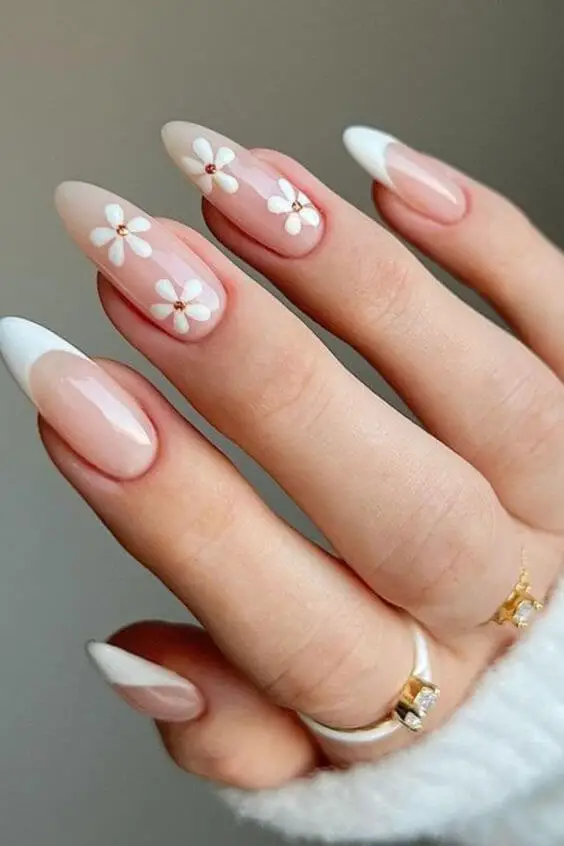 Gorgeous May nails for a spring manicure