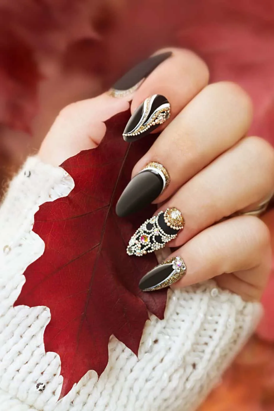 Black nail design for fall