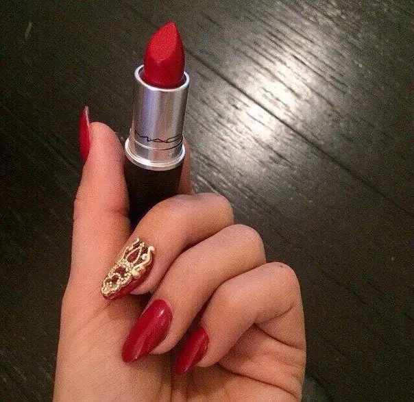 The top red and gold nails designs to try