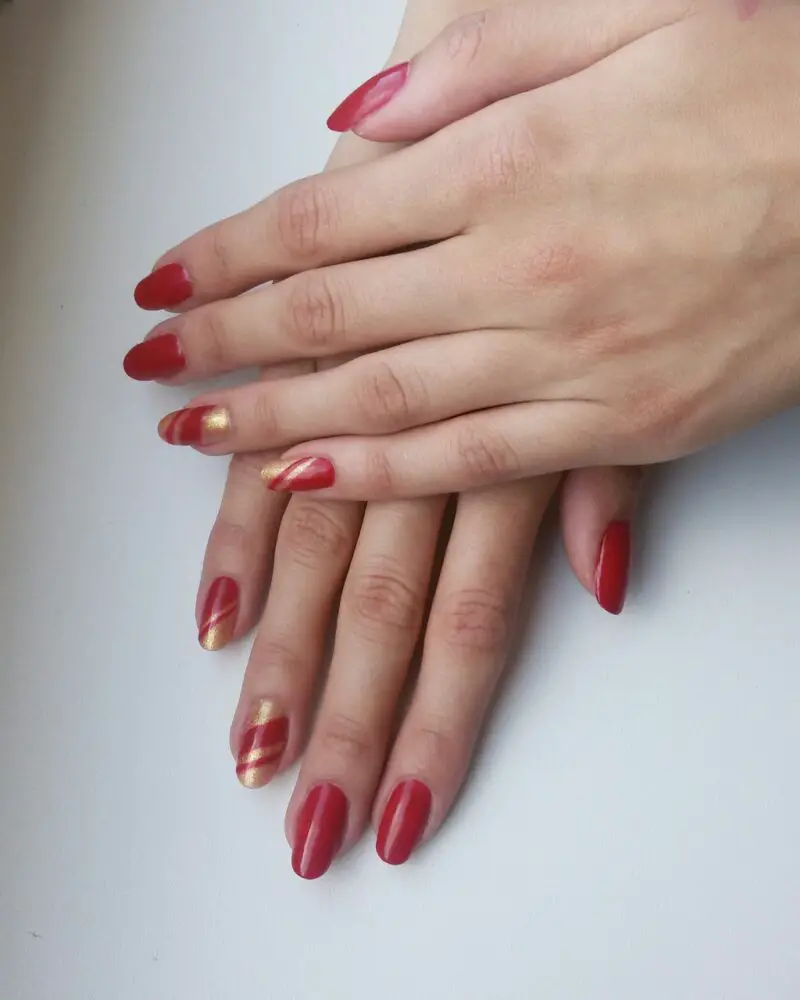 The top red and gold nails designs to try