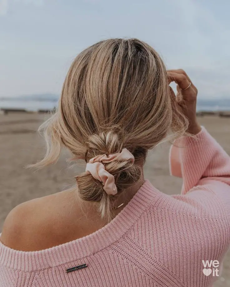 30+ messy bun hairstyles that are easy to do