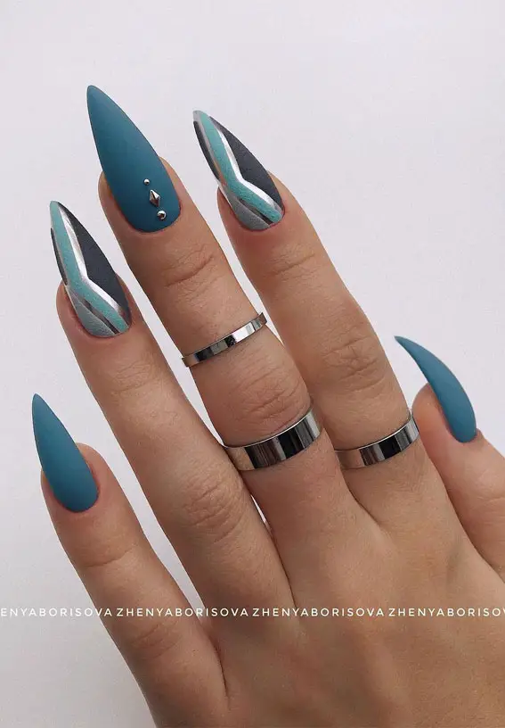 The top turquoise nails and teal nails right now