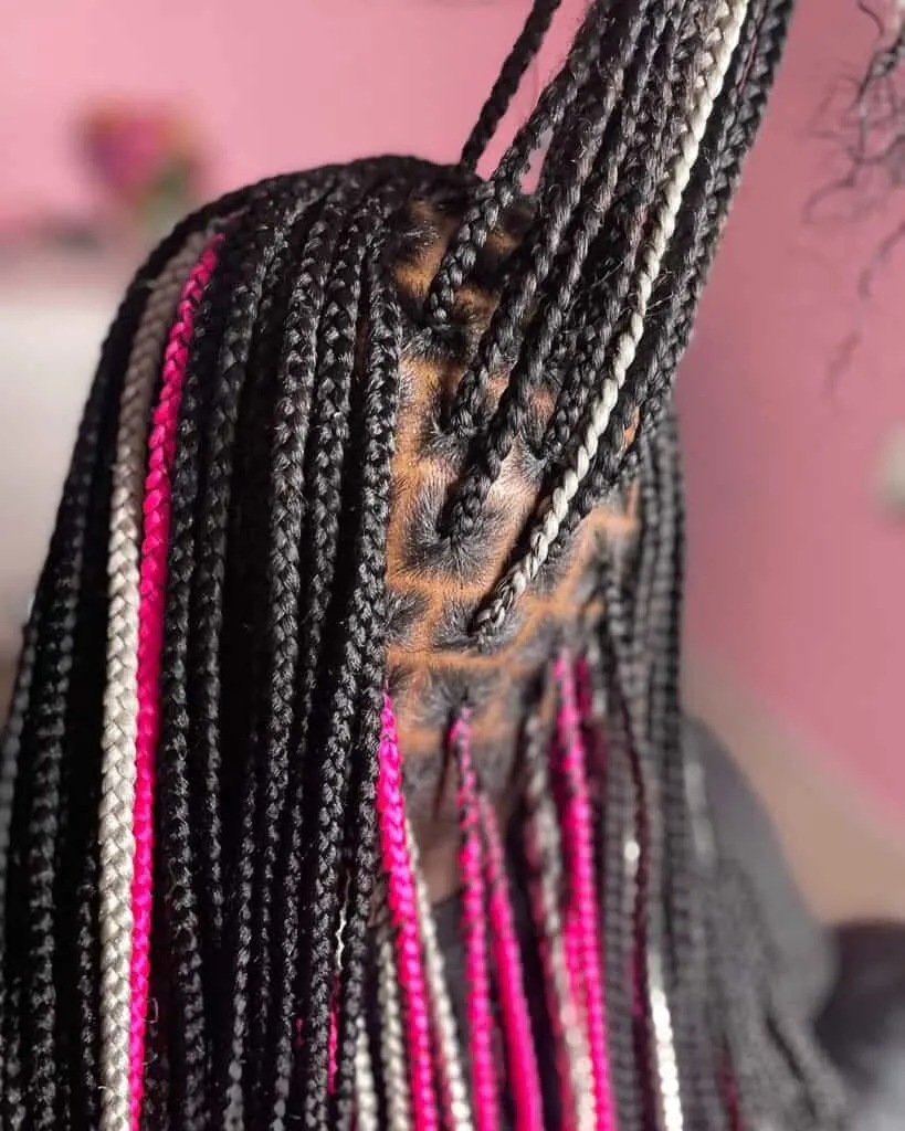 two toned peekaboo knotless braids 