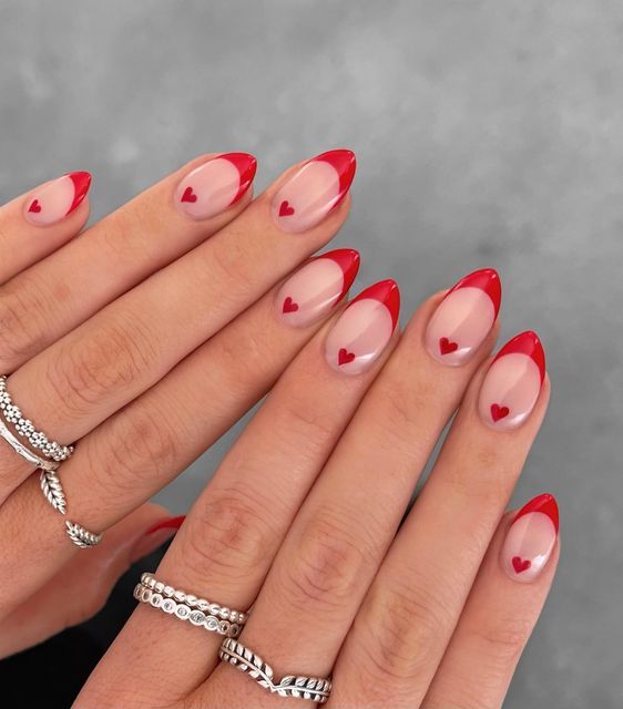 Super easy valentine's nails to DIY at home