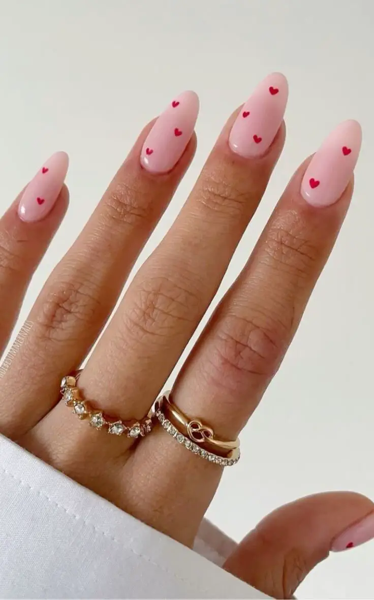 Super easy valentine's nails to DIY at home