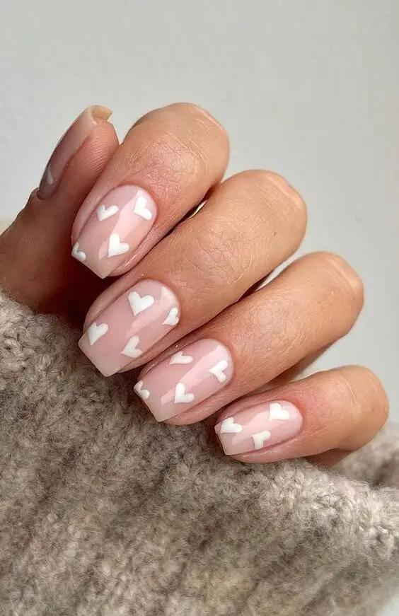 Super easy valentine's nails to DIY at home