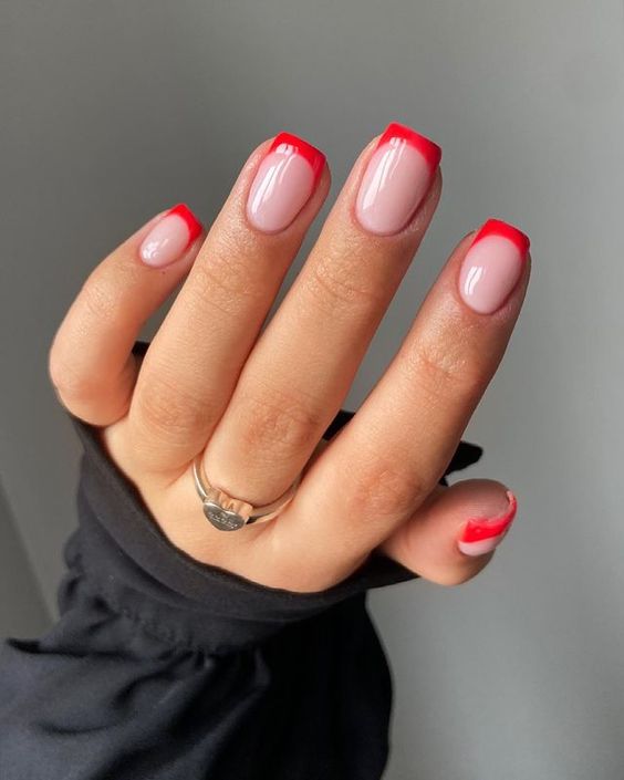 Super easy valentine's nails to DIY at home