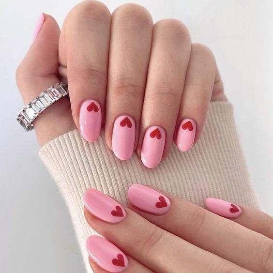 Super easy valentine's nails to DIY at home