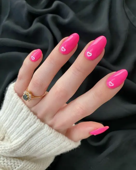 Super easy valentine's nails to DIY at home