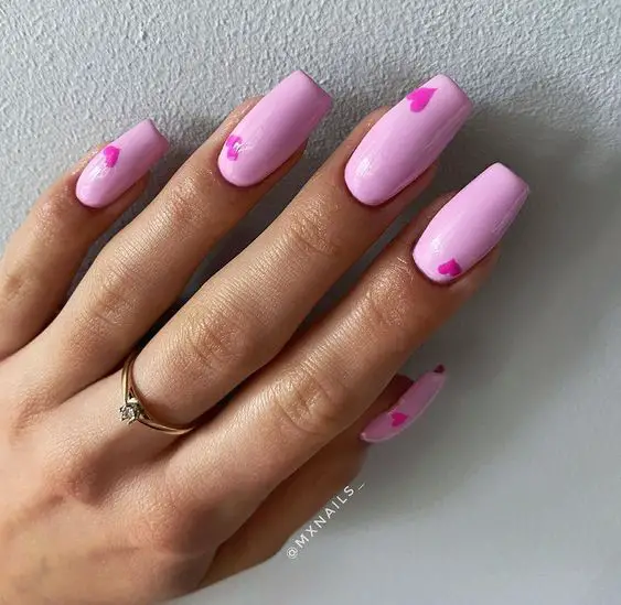 Super easy valentine's nails to DIY at home