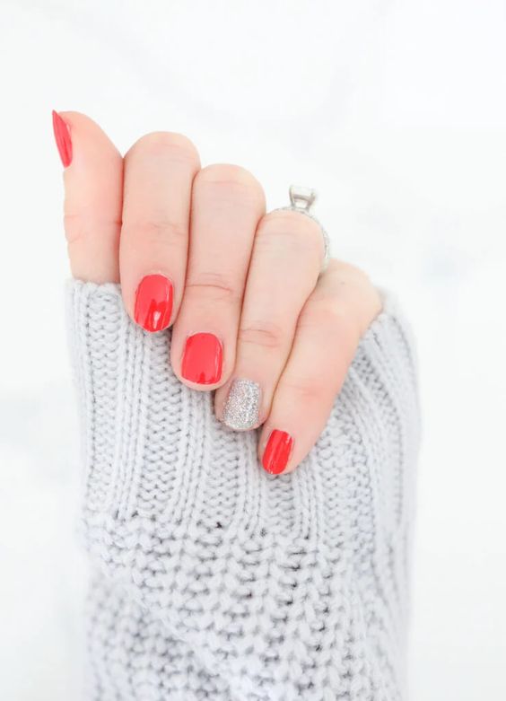 Super easy valentine's nails to DIY at home