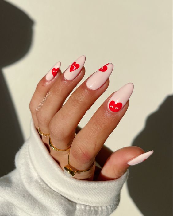 Super easy valentine's nails to DIY at home