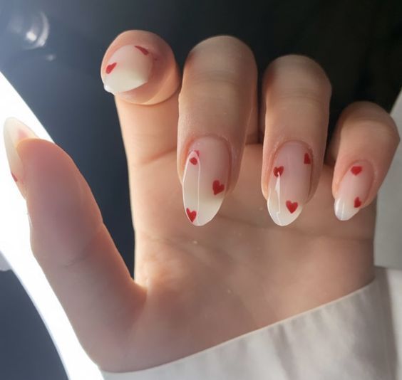 Super easy valentine's nails to DIY at home