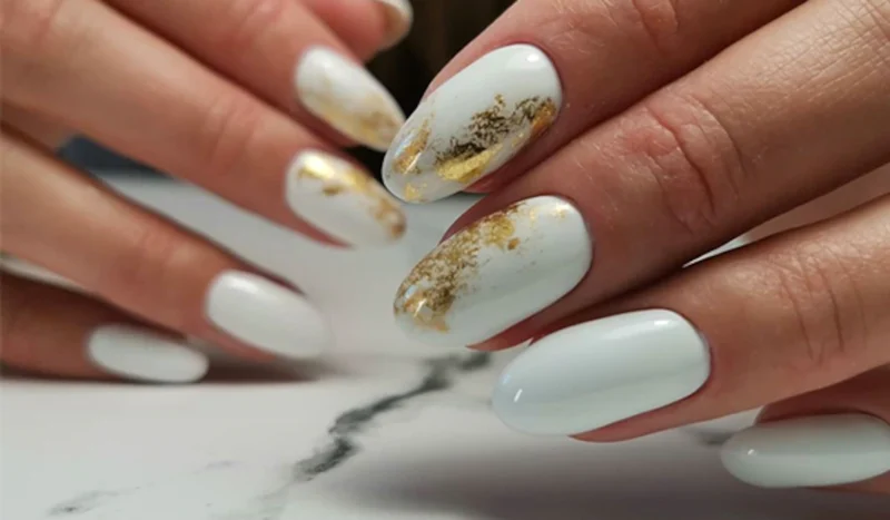 White and gold nails | White and gold nail designs | white and gold nail ideas